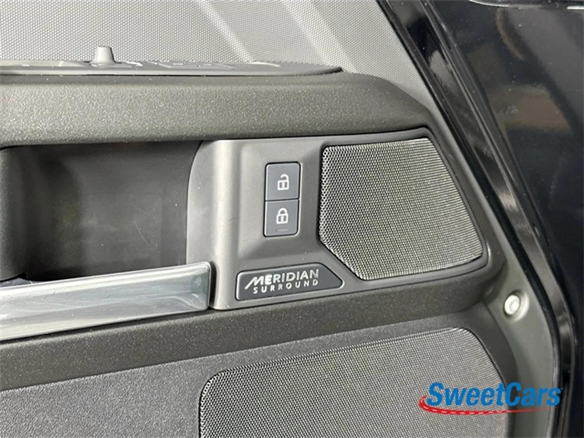 2025 Land Rover Defender 110 V8