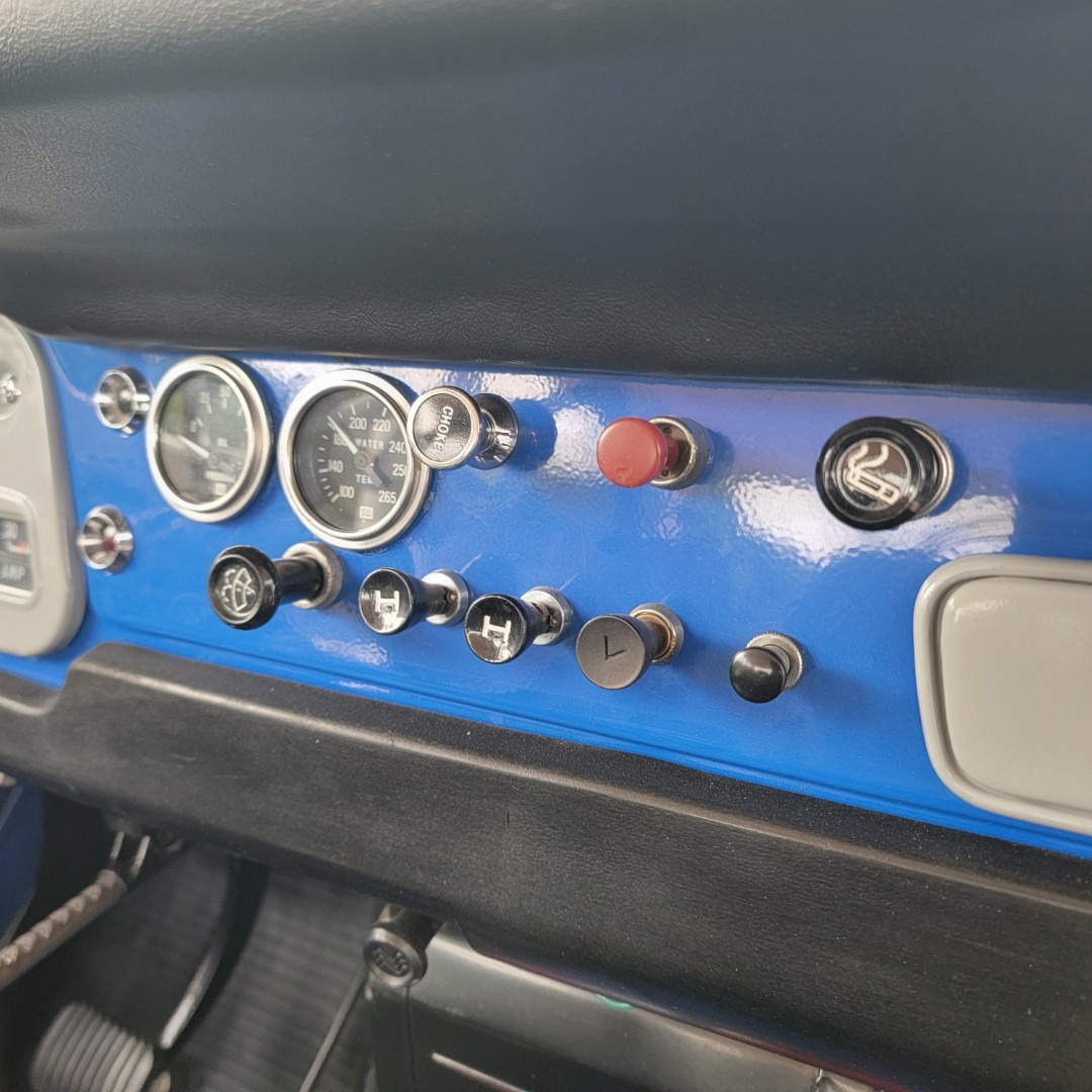 Restored 1970 Toyota Land Cruiser FJ40 - 5