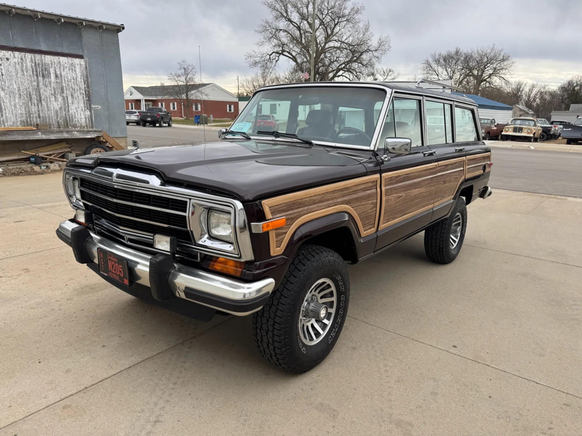  Jeep Grand Wagoneer