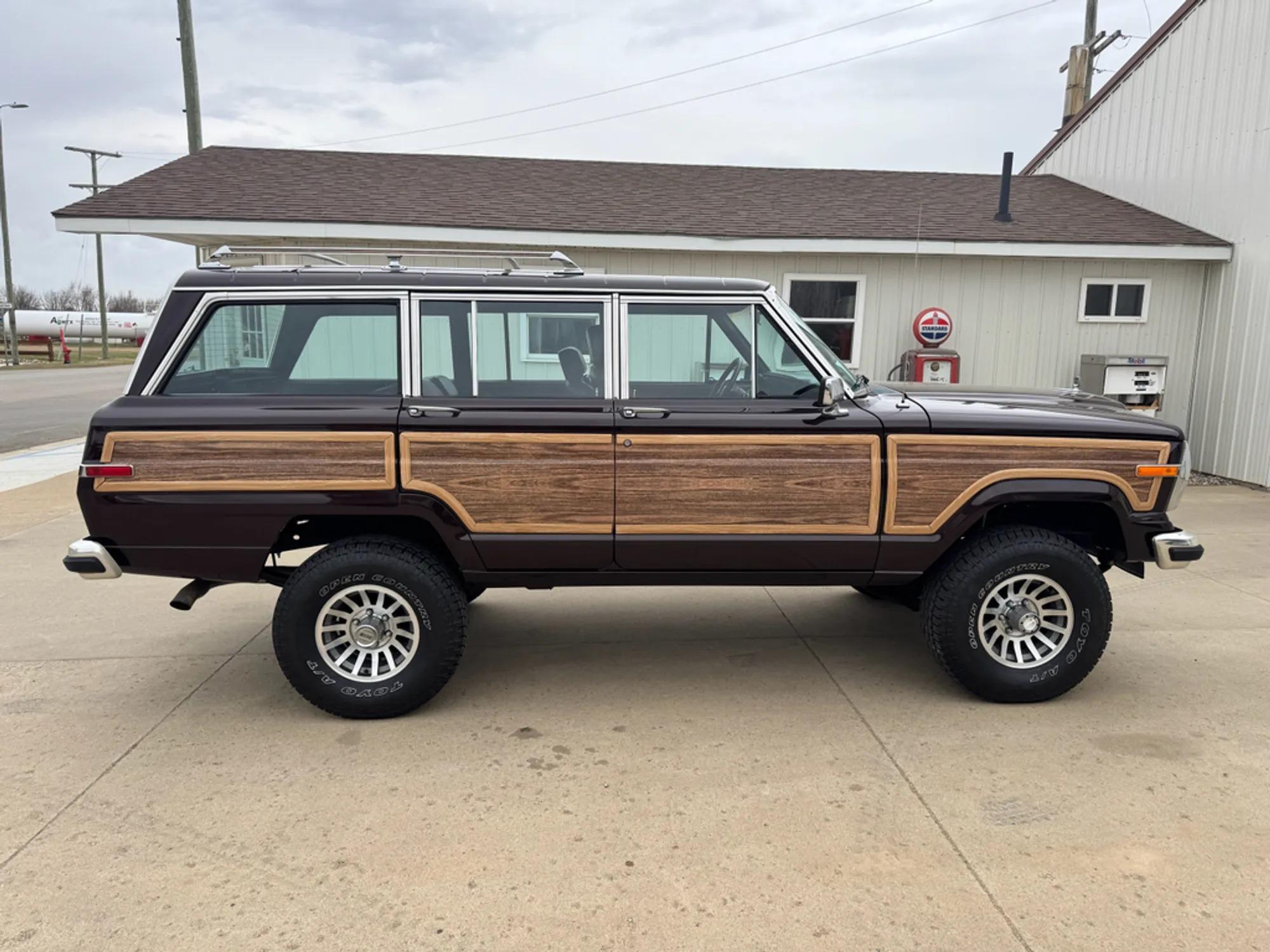 1989 Jeep Grand Wagoneer - 2