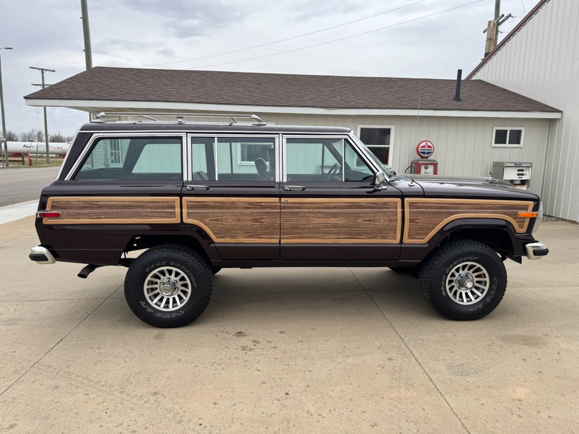 1989 Jeep Grand Wagoneer
