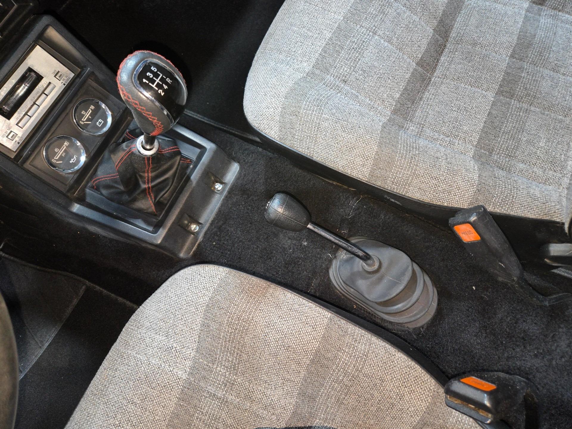 1985 Nissan 720 King Cab Deluxe