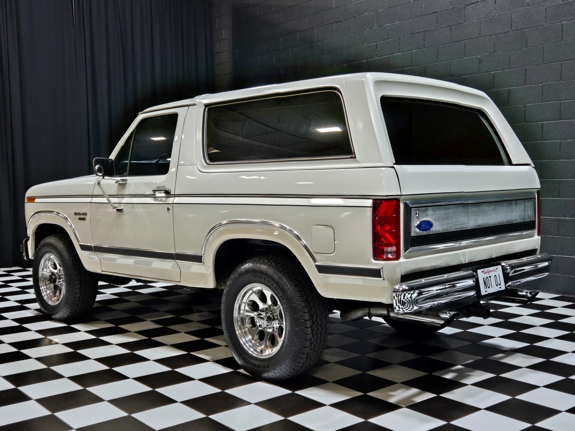 1984 Ford Bronco XLT - 5