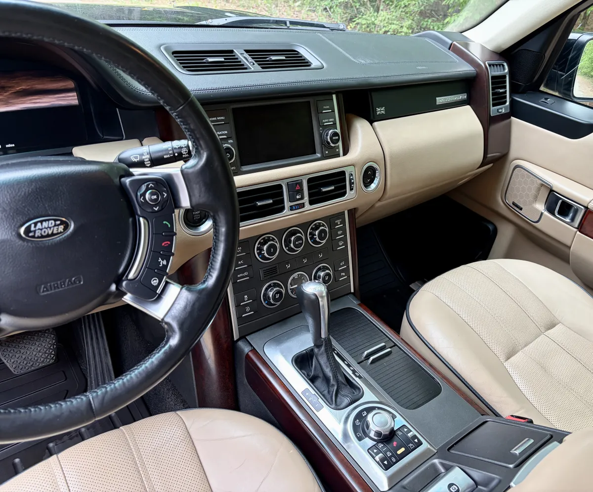 2011 Land Rover Range Rover HSE Luxury