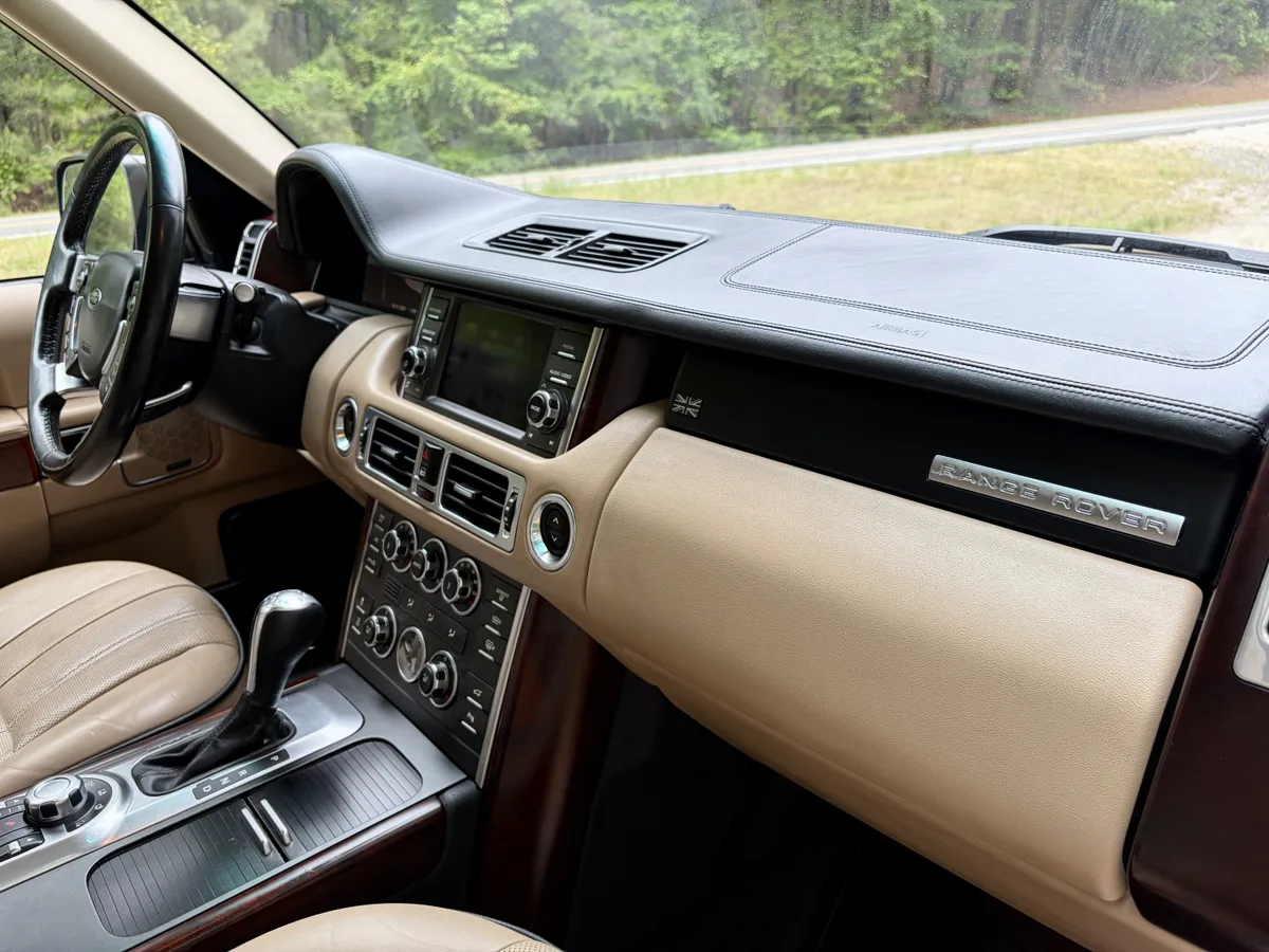 2011 Land Rover Range Rover HSE Luxury