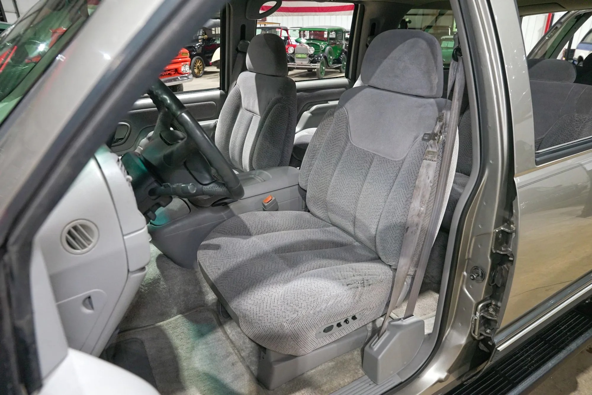 1999 Chevrolet Suburban LS