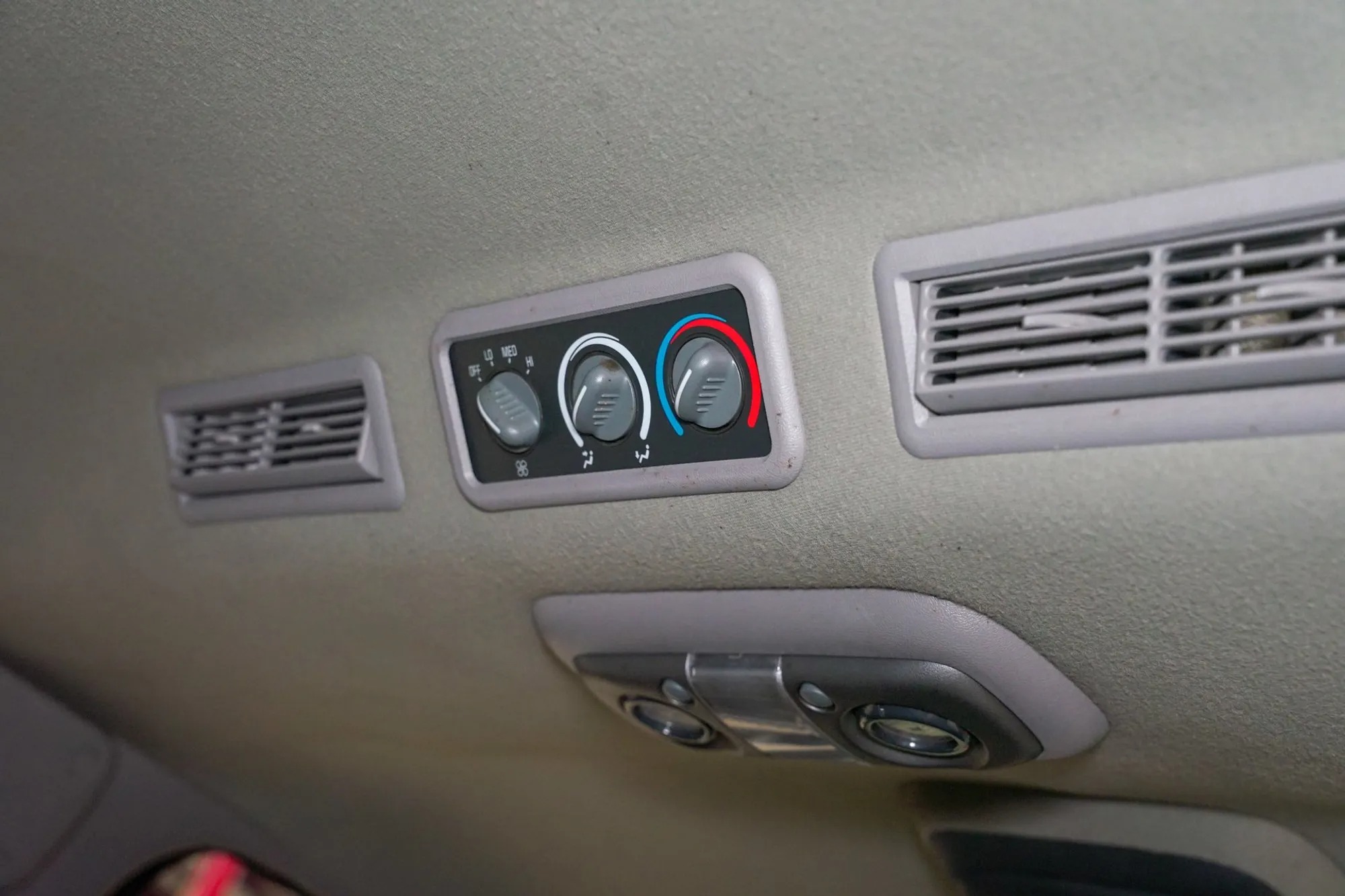 1999 Chevrolet Suburban LS