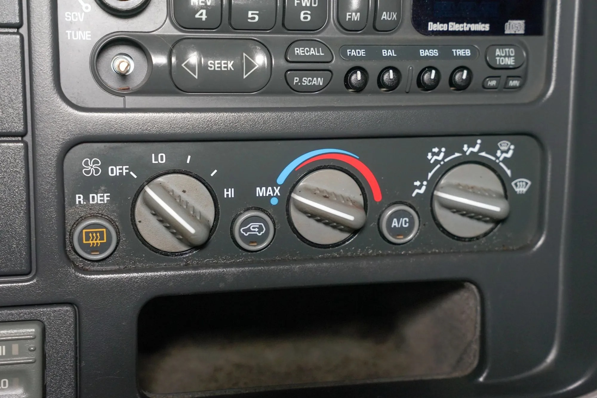 1999 Chevrolet Suburban LS