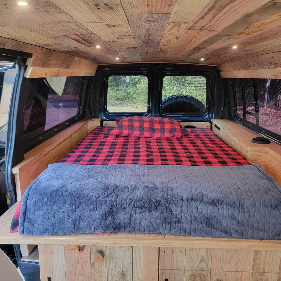 2001 Ford E-350 Overland Van - 5