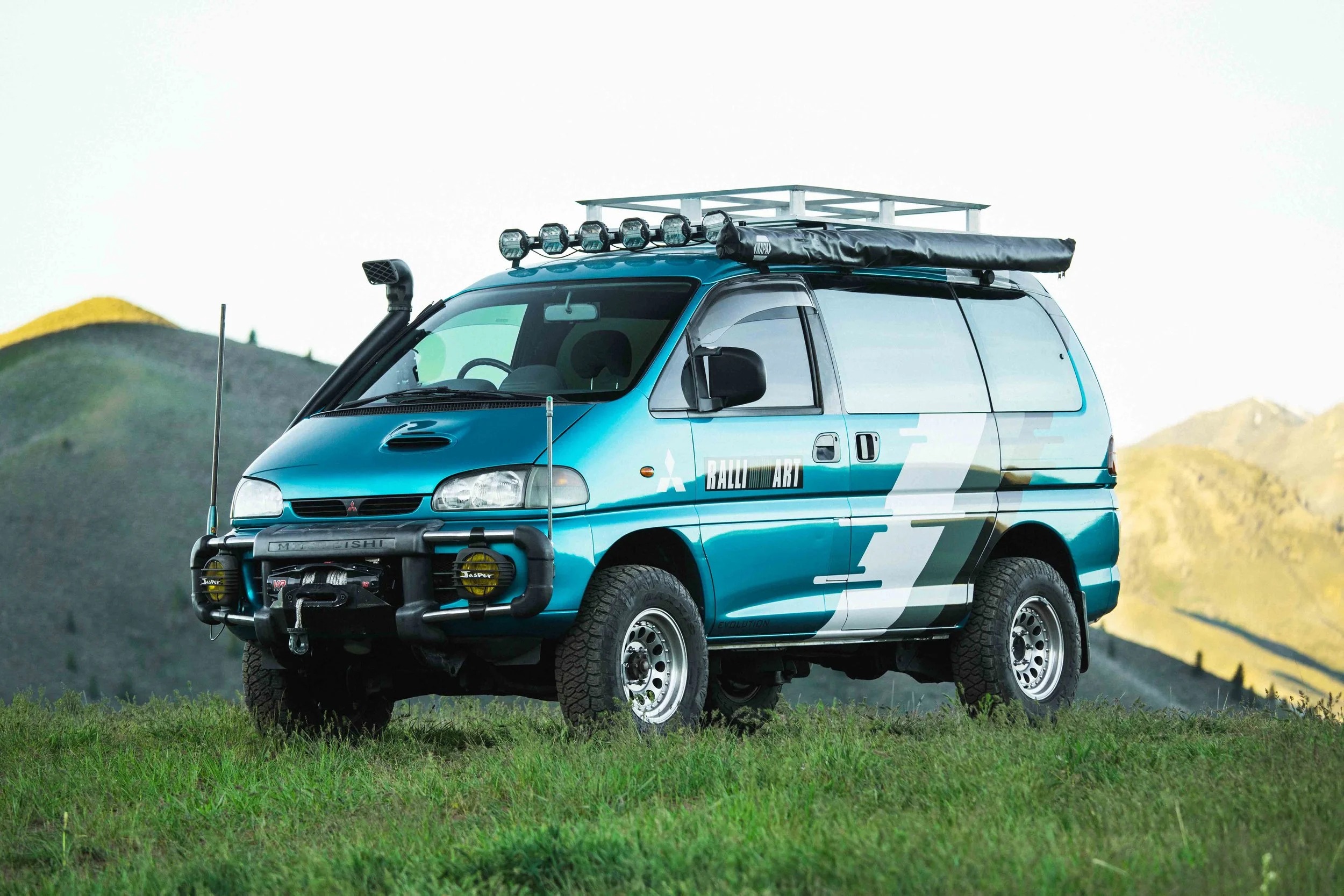  Mitsubishi Delica