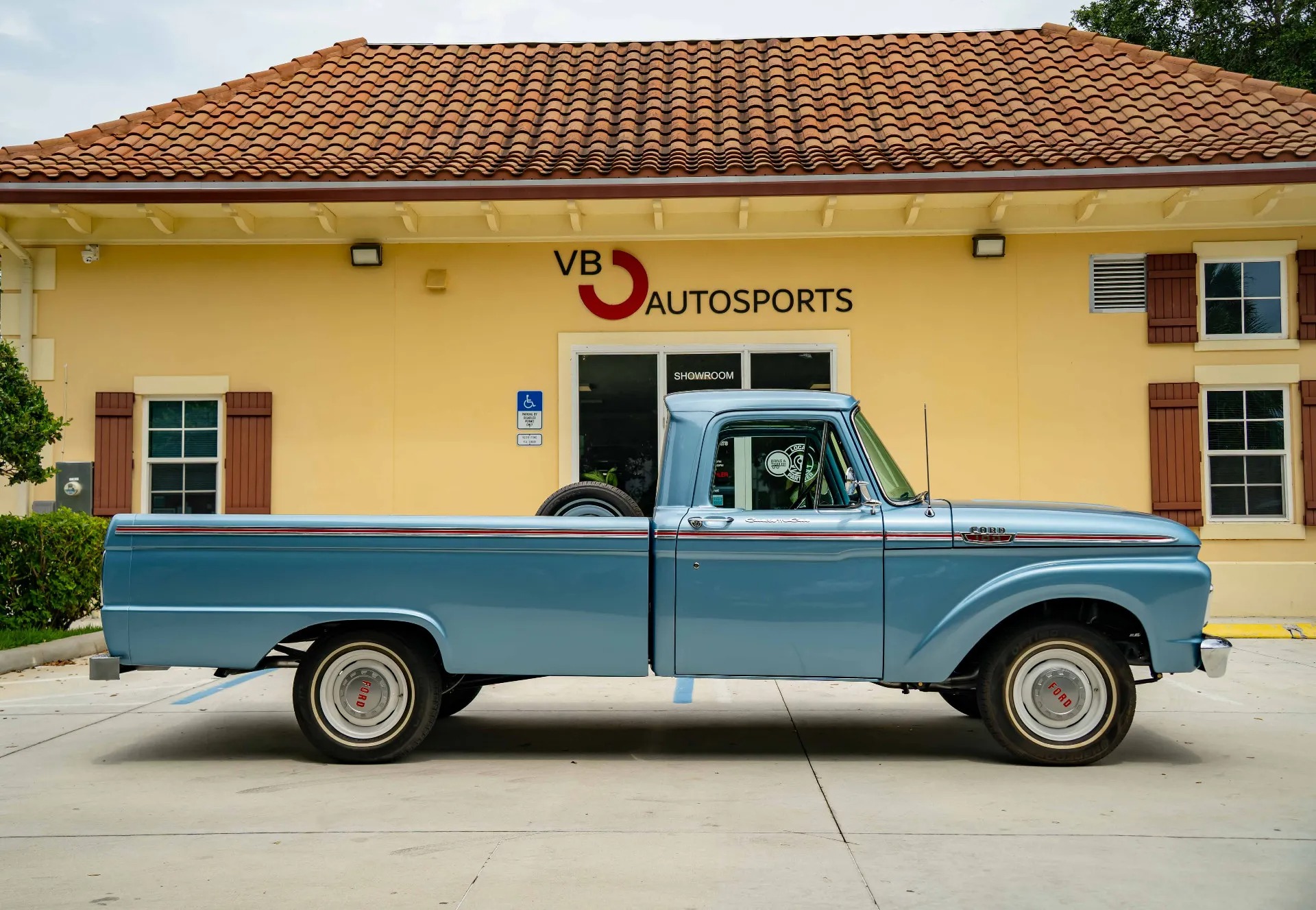 1963 Ford F-100 Custom Cab - 2