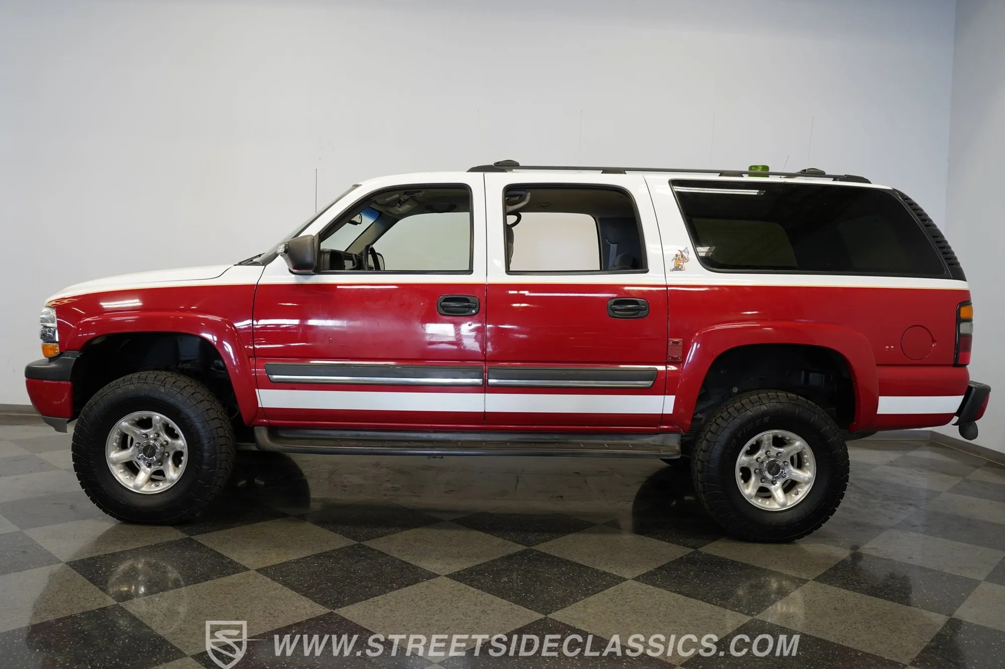 2004 Chevrolet Suburban - 2