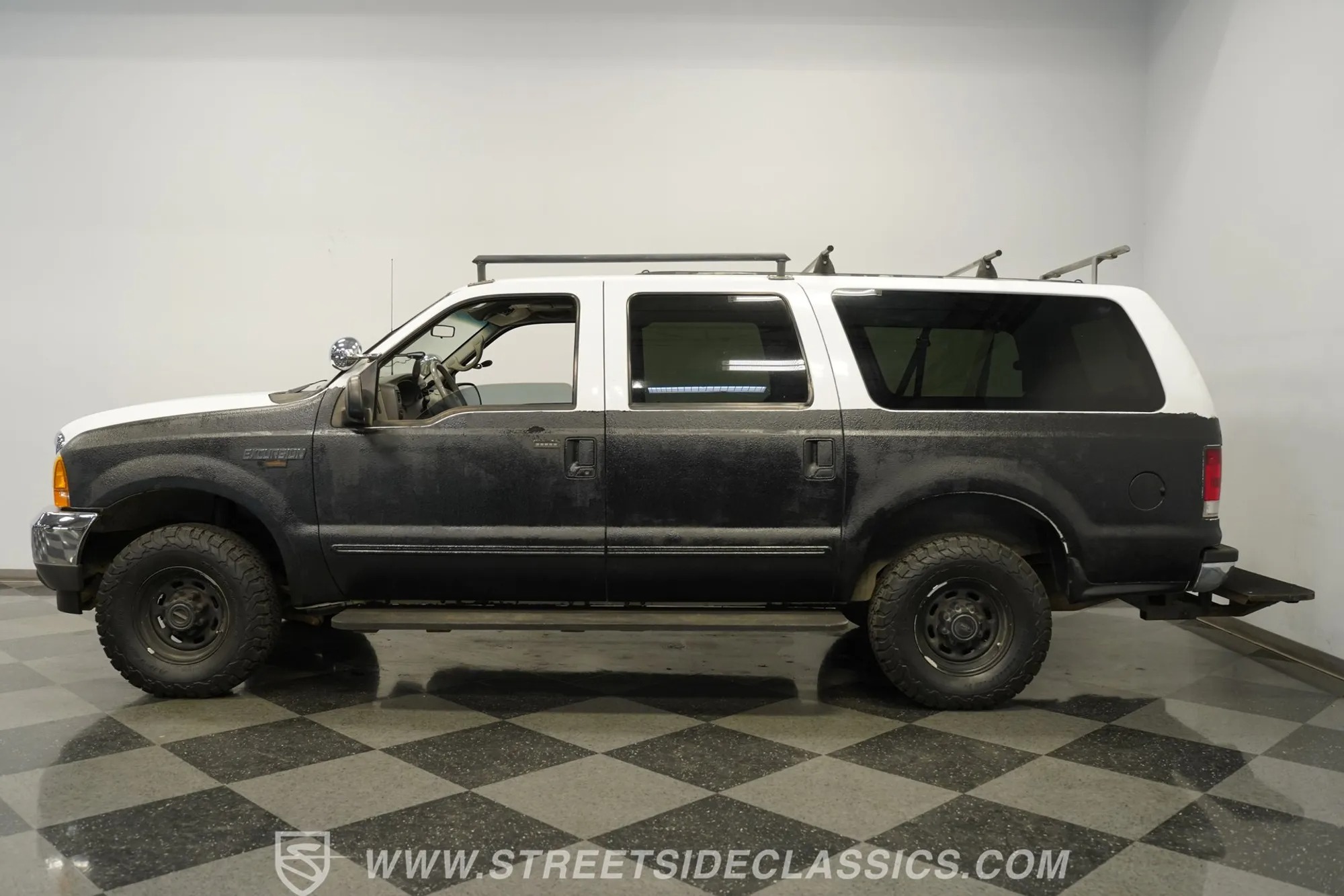 2000 Ford Excursion XLT - 2