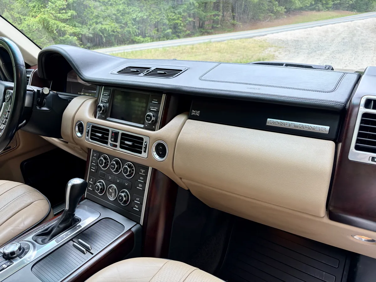 2011 Land Rover Range Rover HSE Luxury
