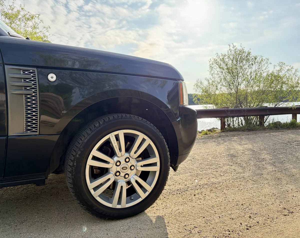 2011 Land Rover Range Rover HSE Luxury