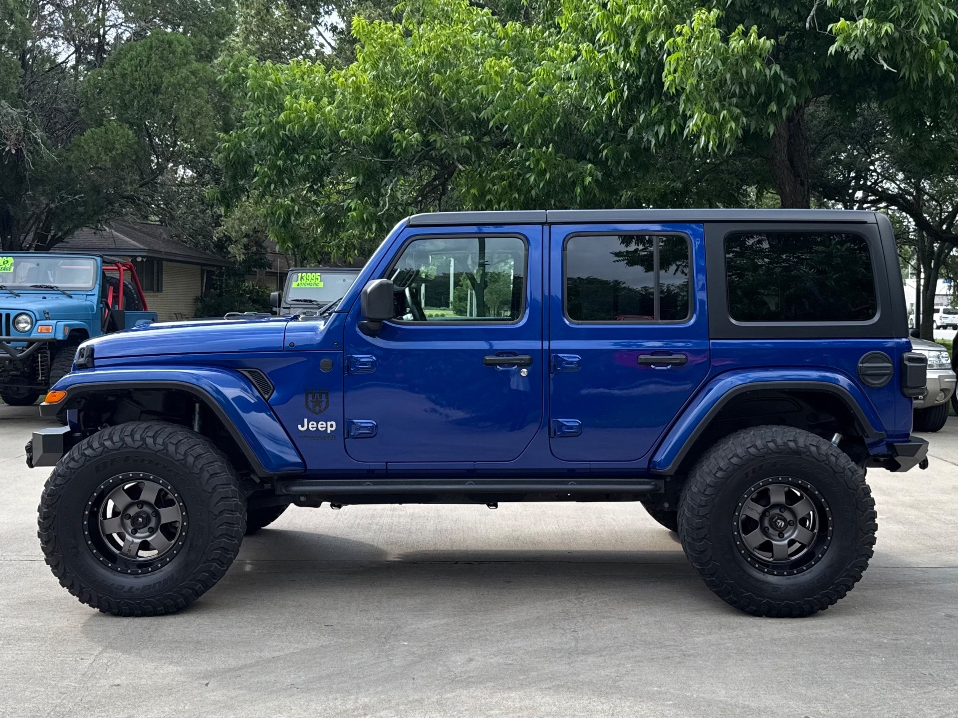 2019 Jeep Wrangler Unlimited Sahara - 2