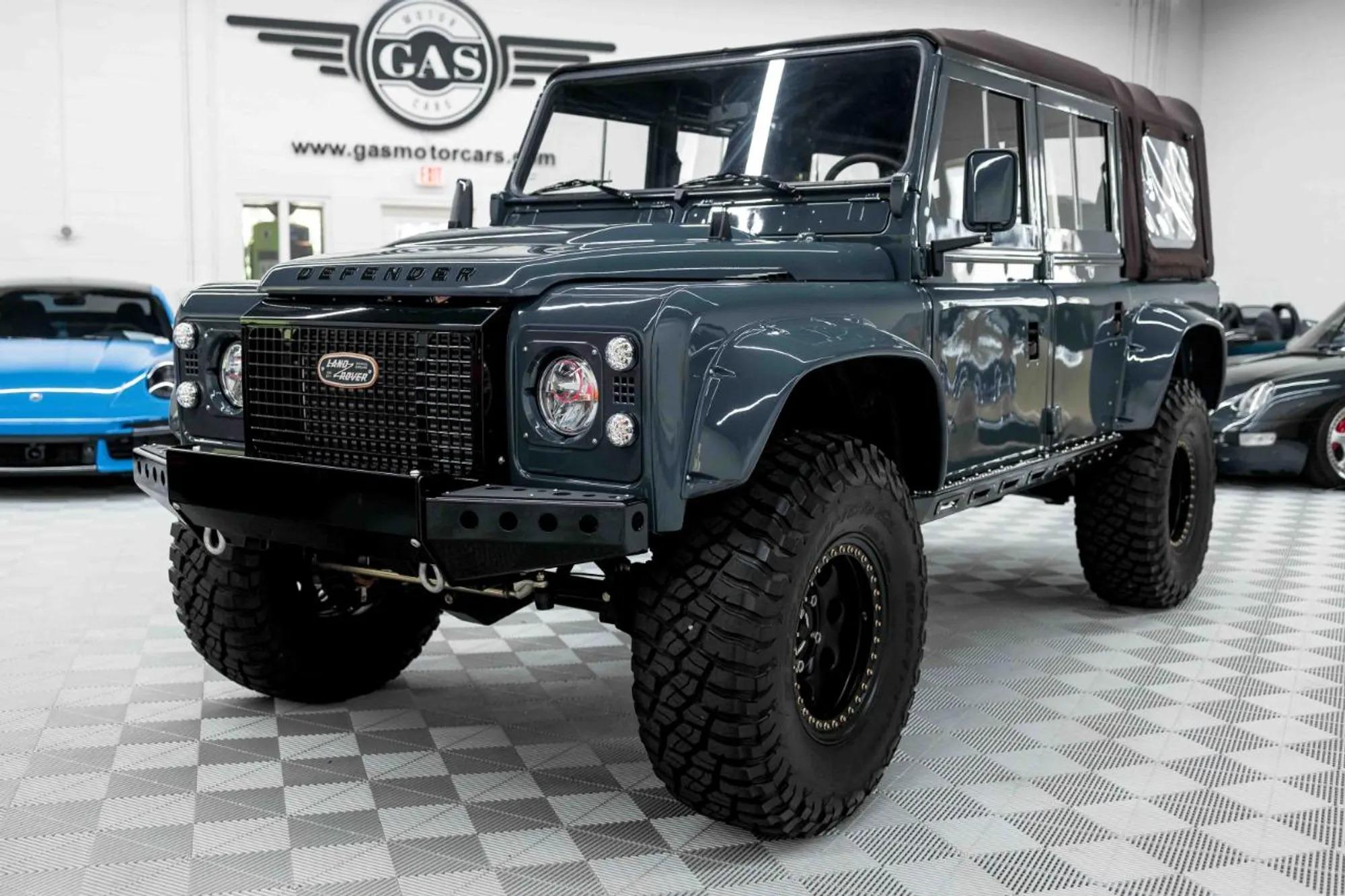  Land Rover Defender