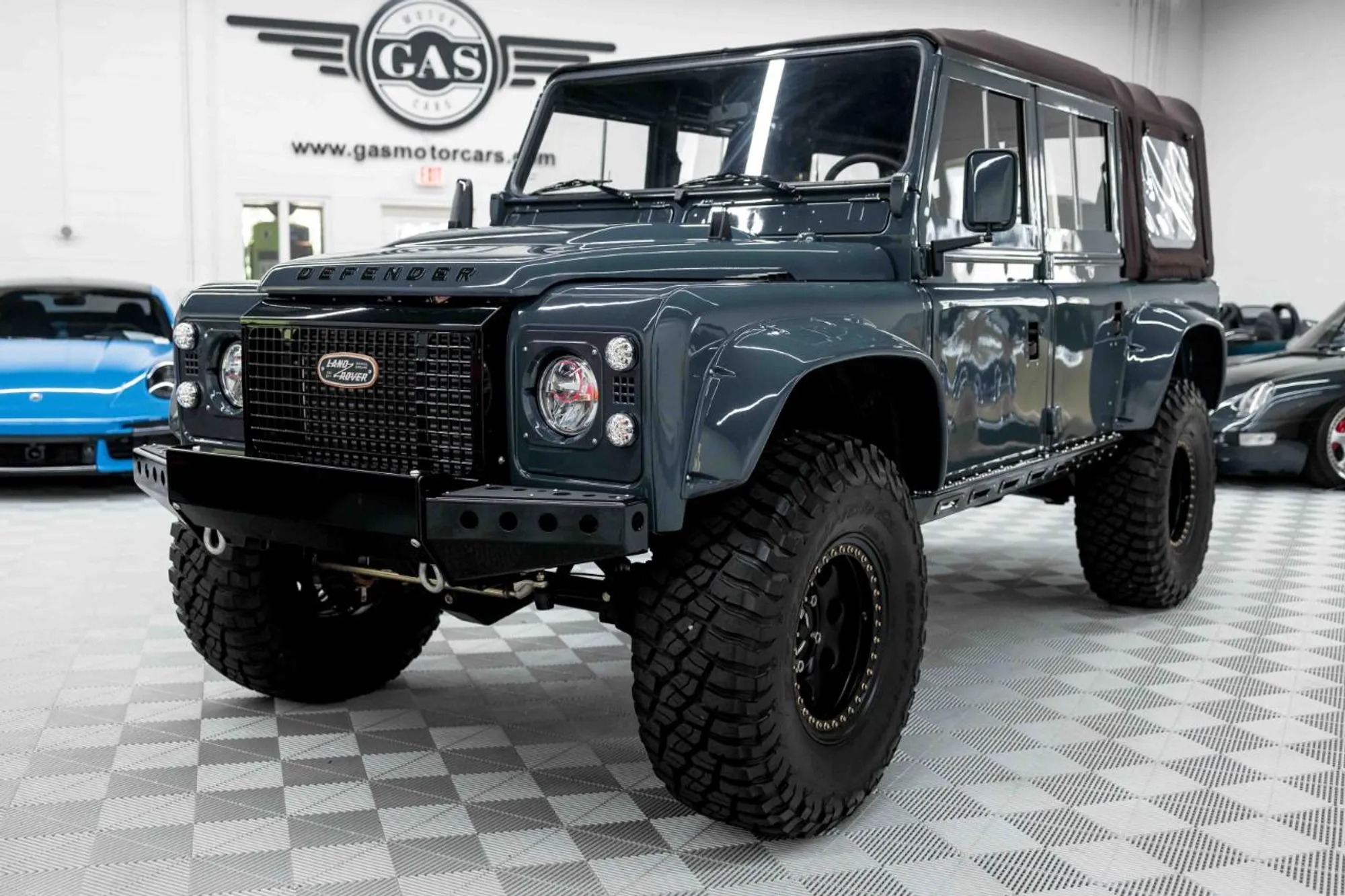  Land Rover Defender 110 / One Ten