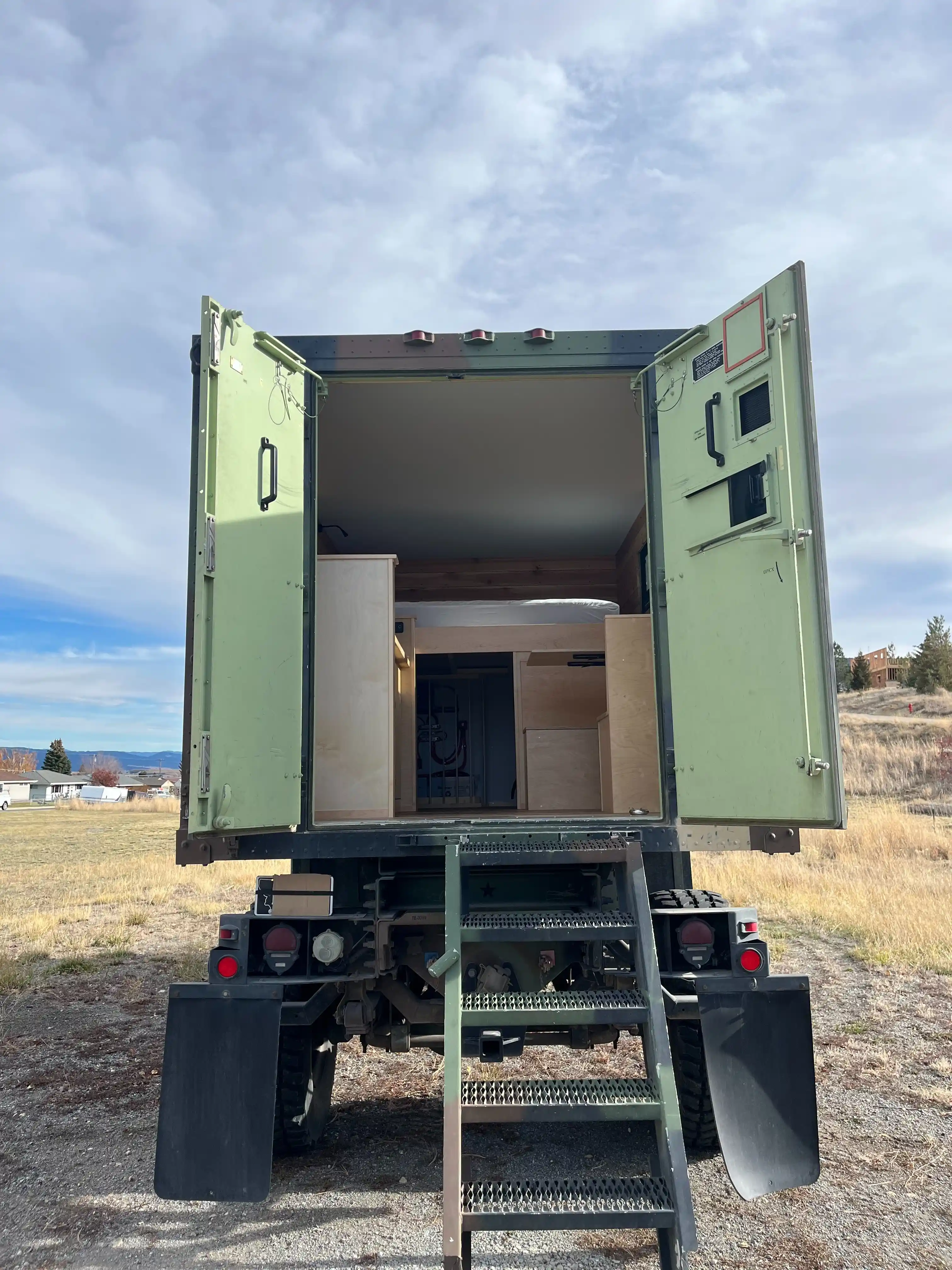 2001 Stewart & Stevenson M1079A1