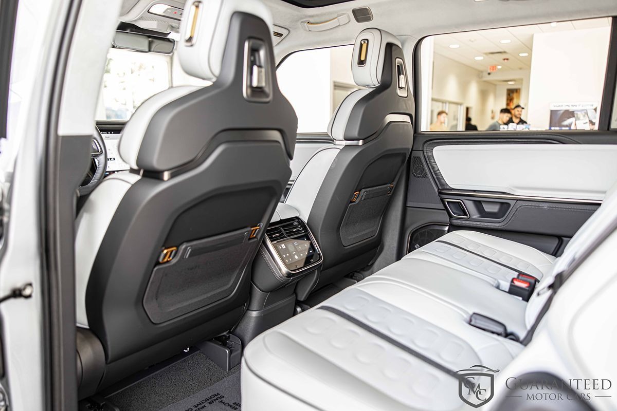 2024 Rivian R1S Adventure