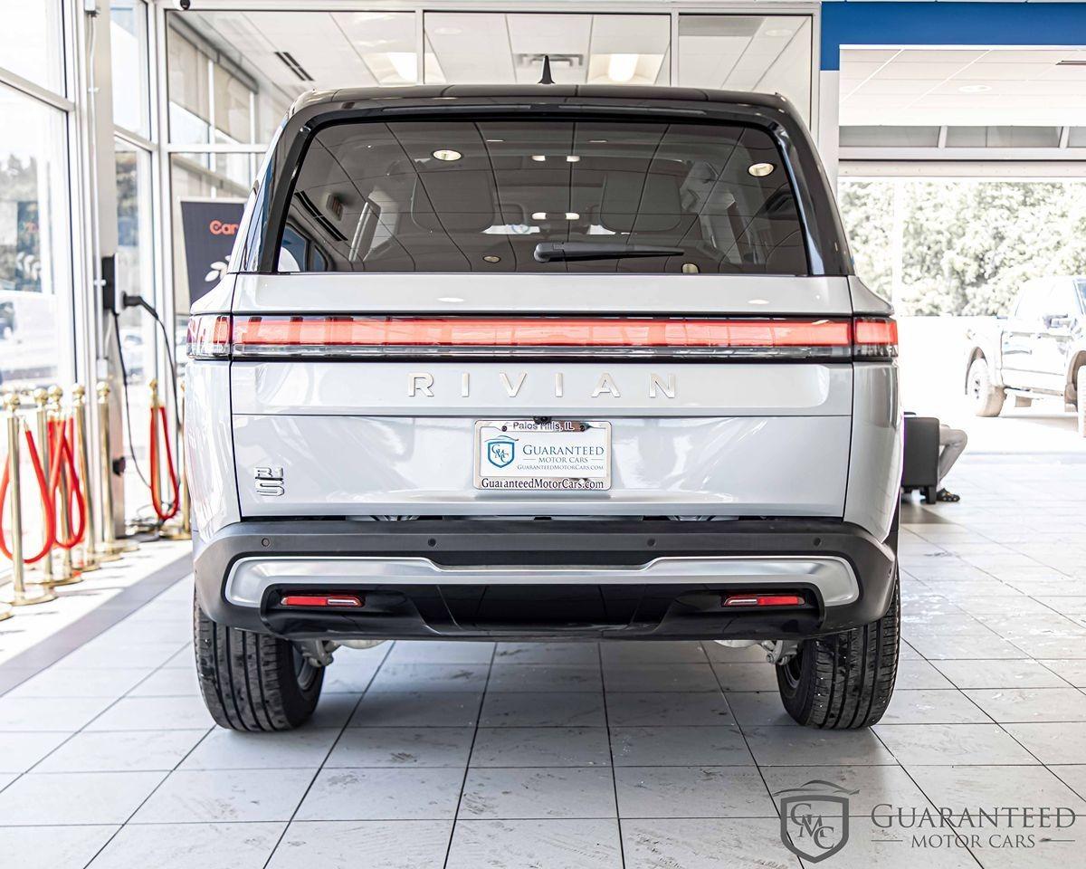 2024 Rivian R1S Adventure