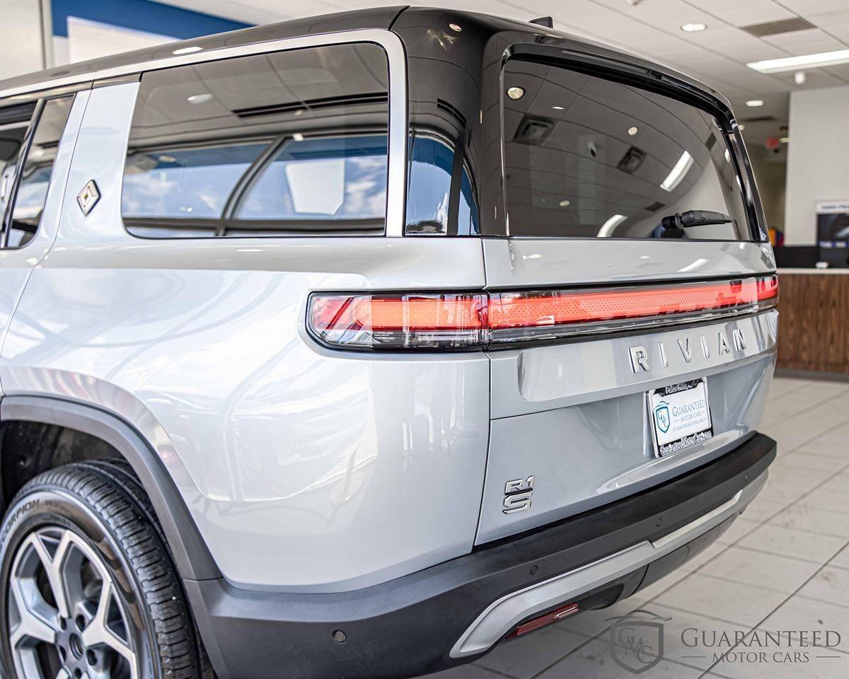 2024 Rivian R1S Adventure
