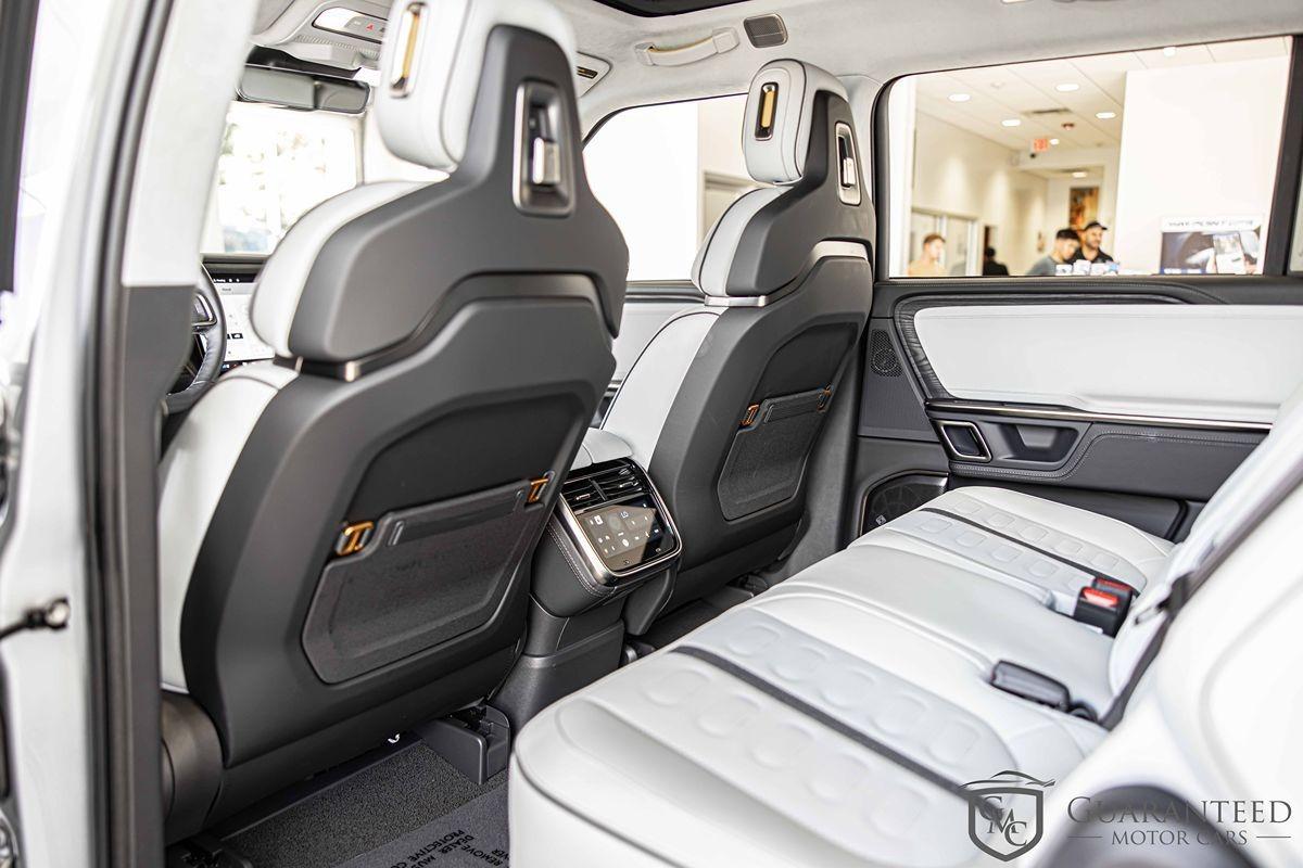 2024 Rivian R1S Adventure
