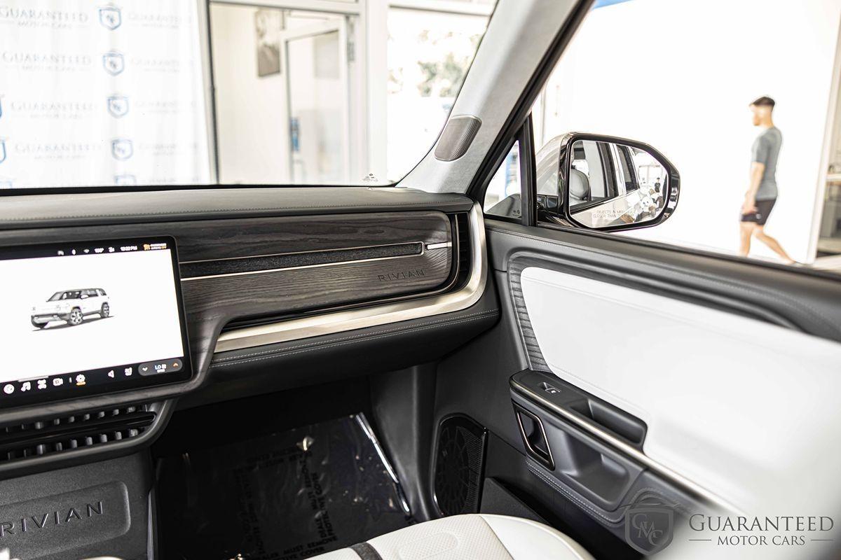 2024 Rivian R1S Adventure