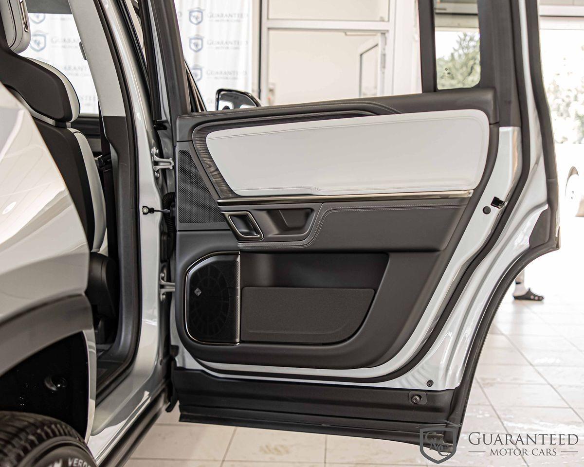 2024 Rivian R1S Adventure