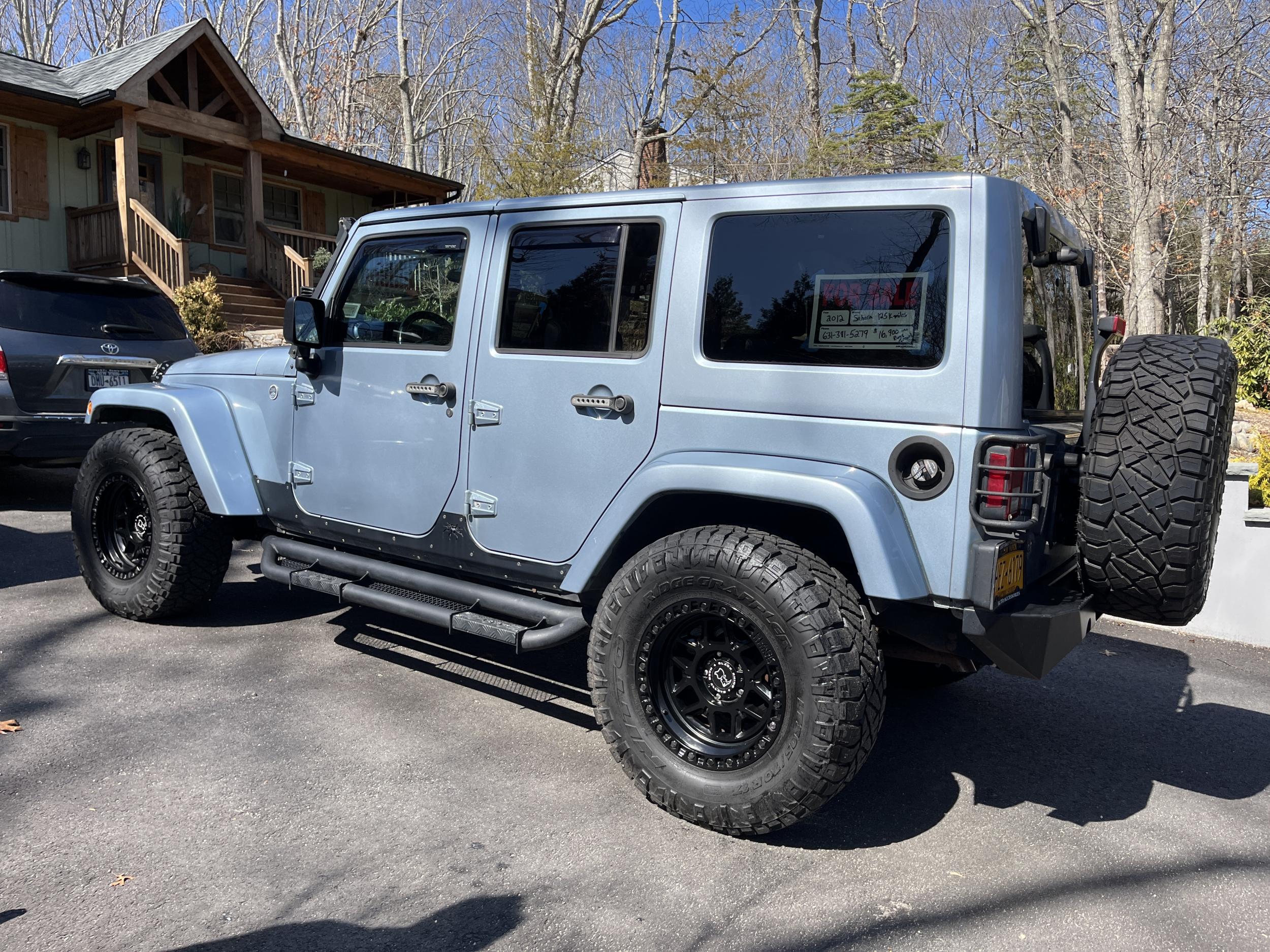 2012 Jeep Wrangler Unlimited Sahara - 2