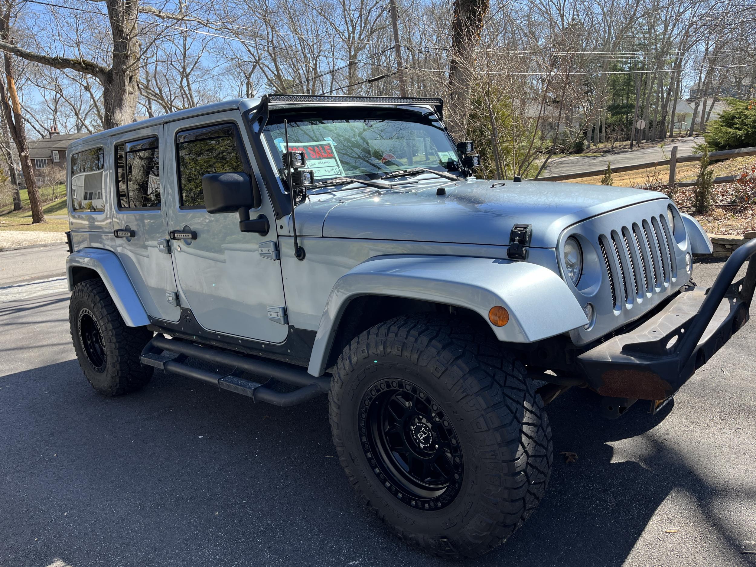 2012 Jeep Wrangler Unlimited Sahara - 3