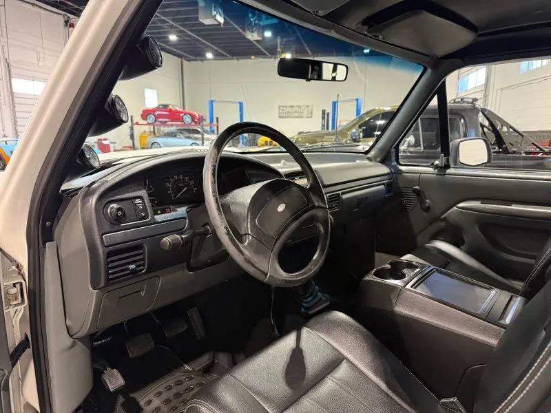 1992 Ford Bronco XLT - 3