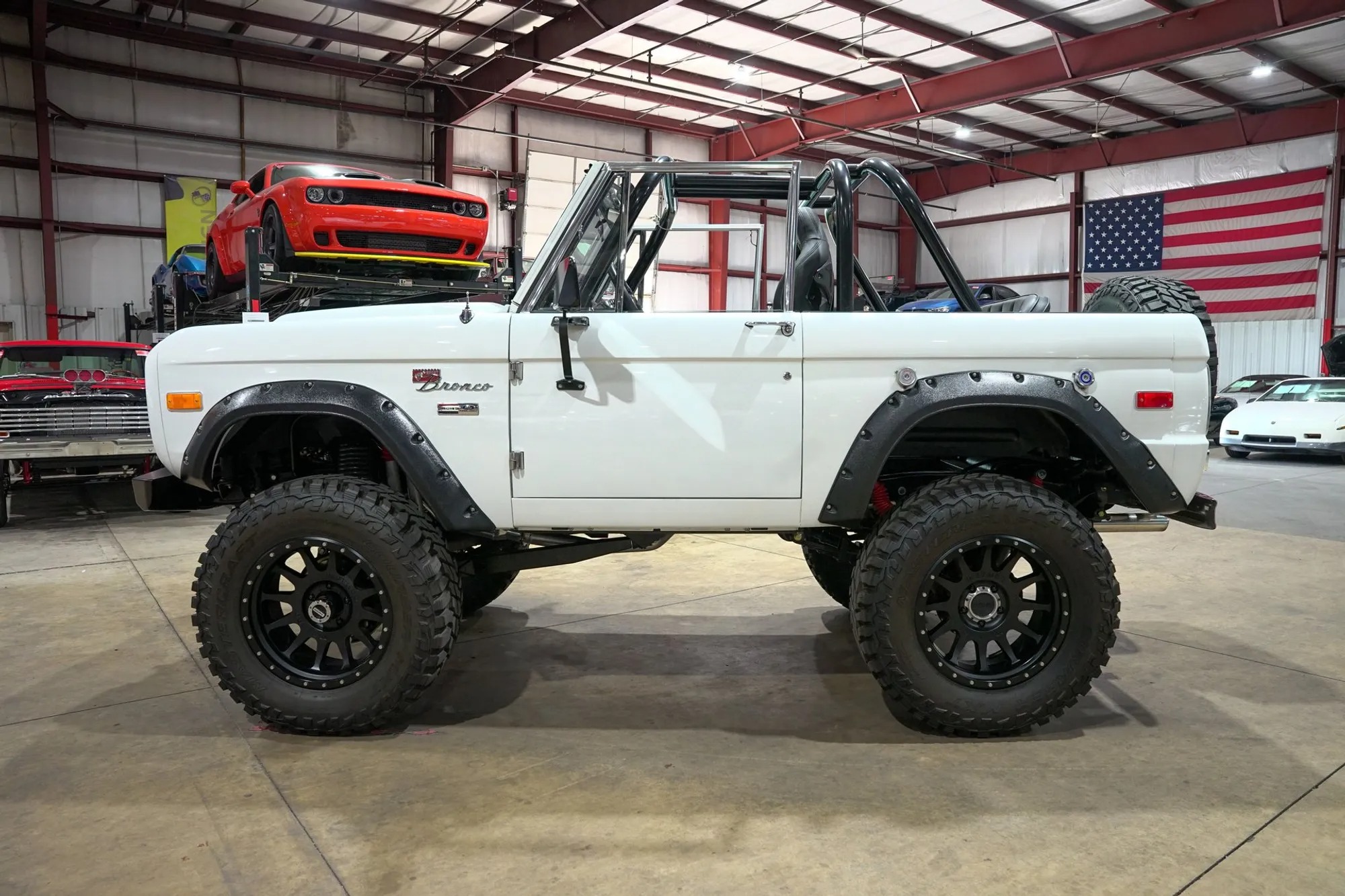 1971 Ford Bronco Custom - 2