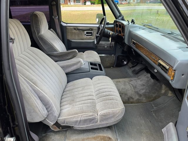 1989 Chevrolet Suburban R2500 Silverado - 4