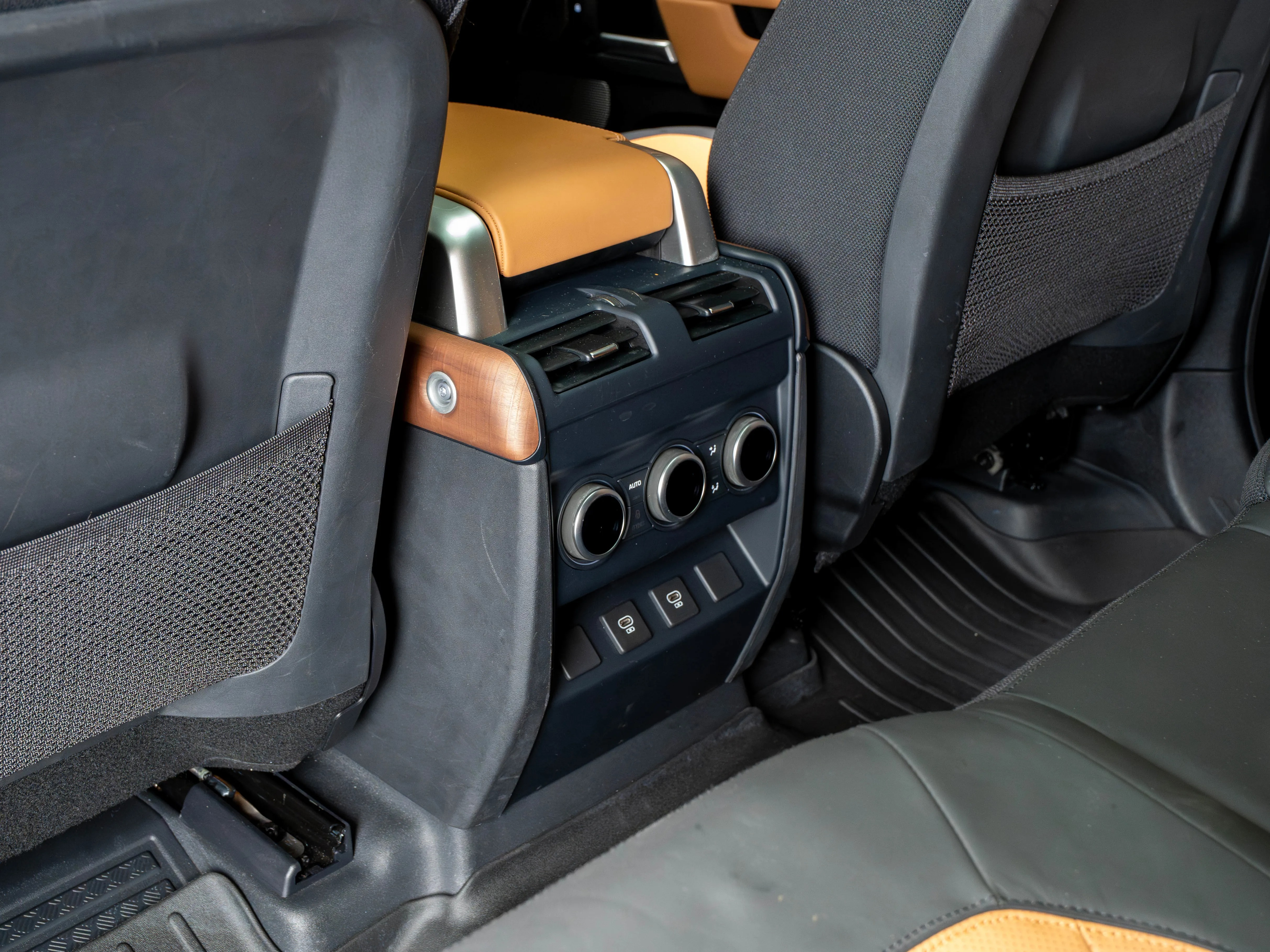 2024 Land Rover Defender 130 P400 X