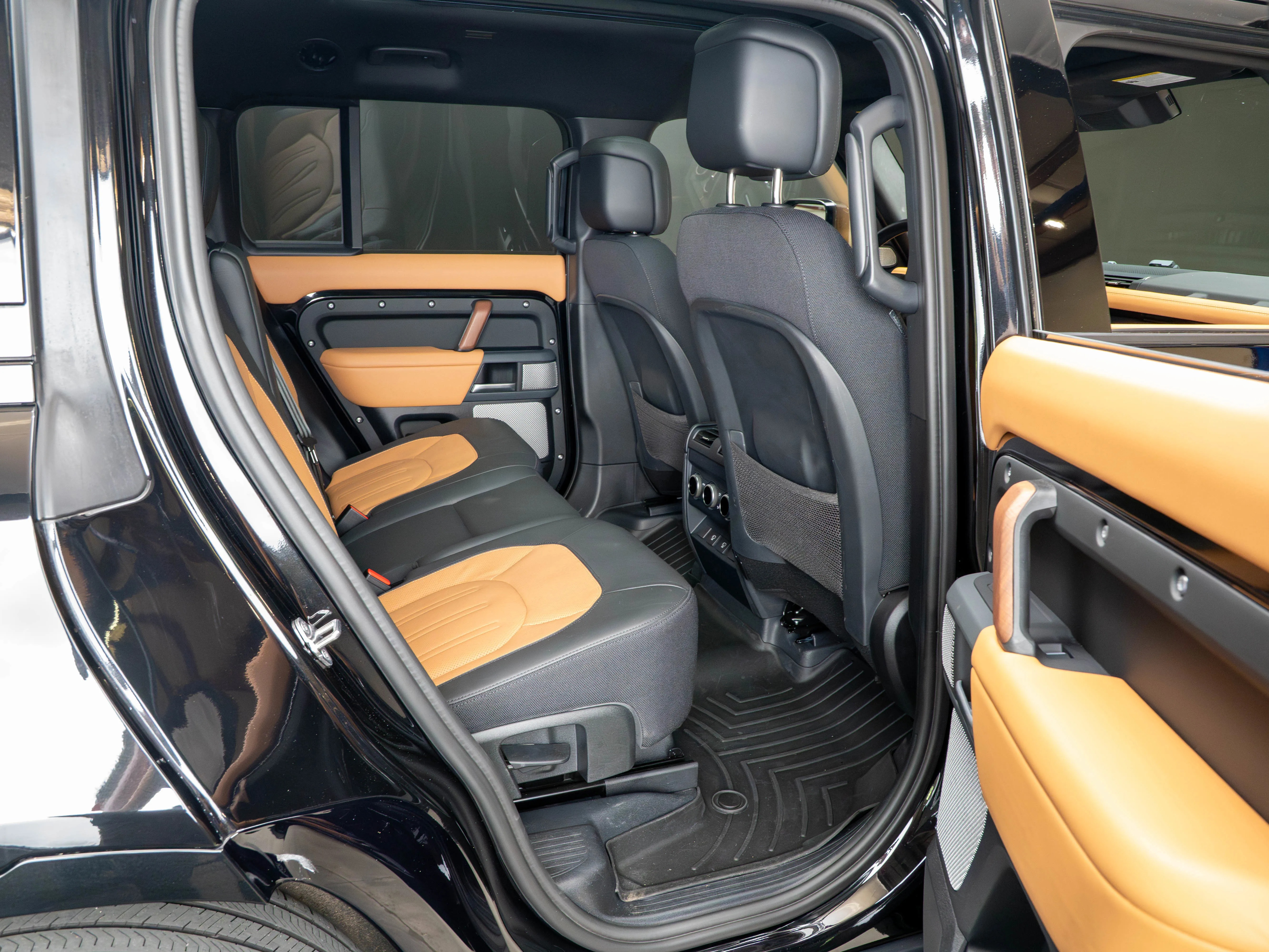2024 Land Rover Defender 130 P400 X