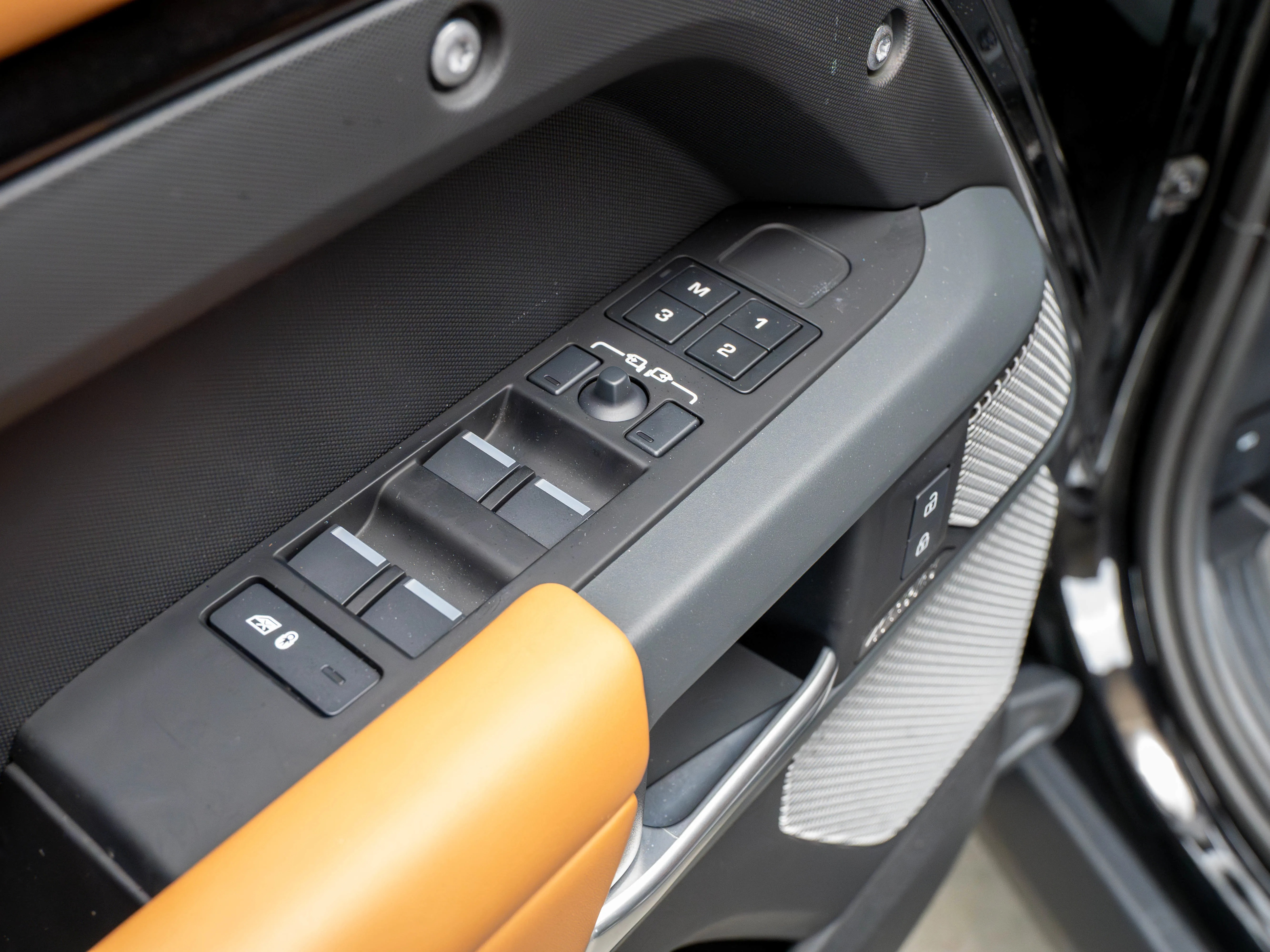 2024 Land Rover Defender 130 P400 X