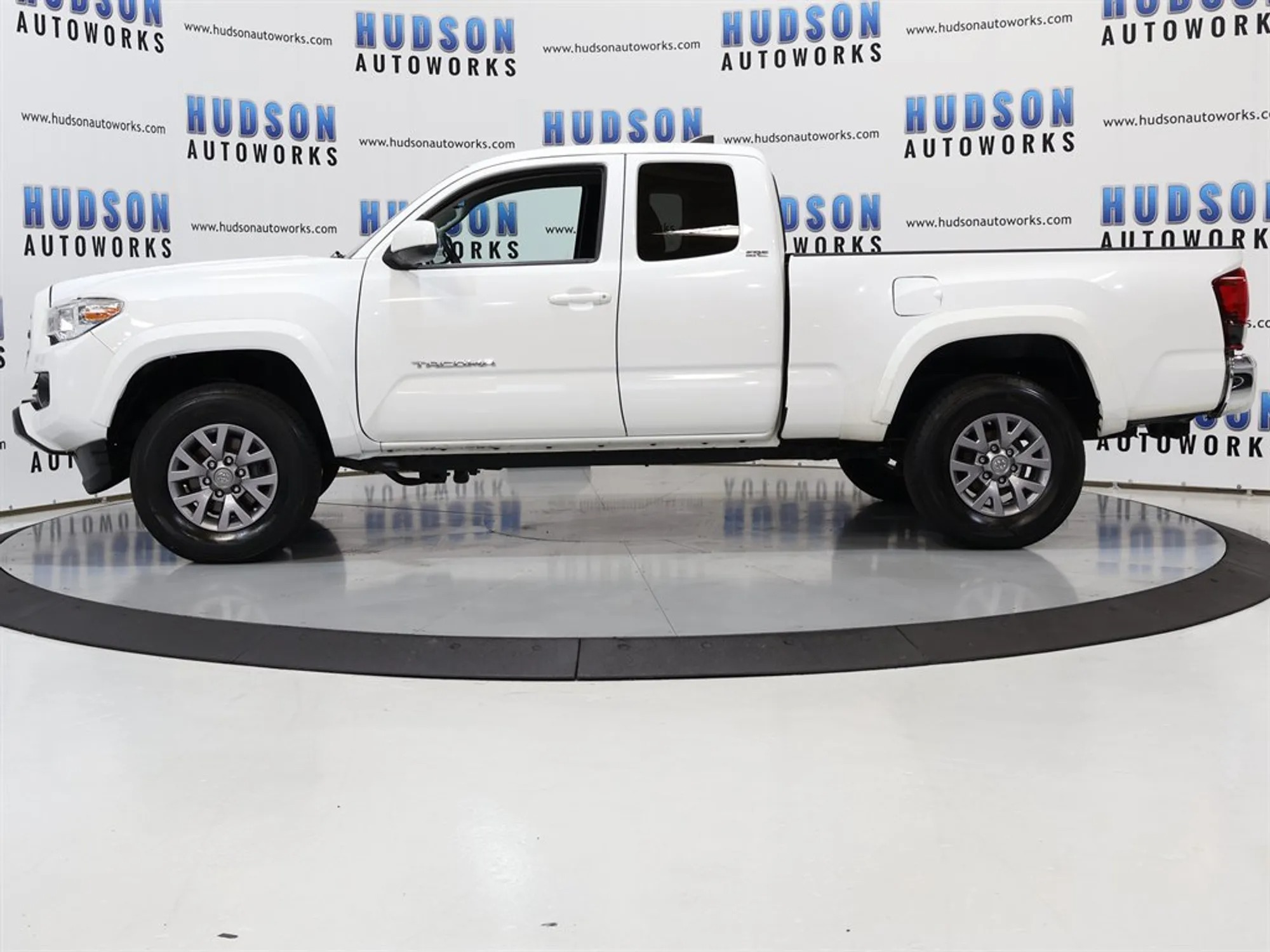 2018 Toyota Tacoma SR5 - 3