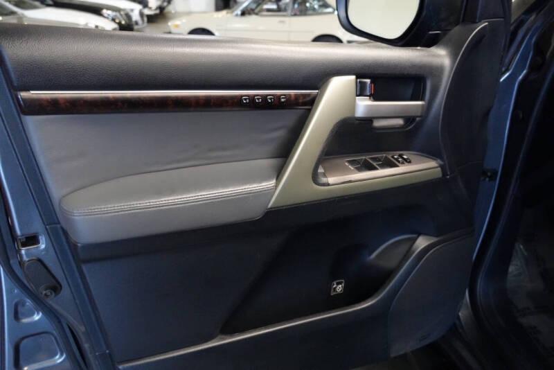 2011 Toyota Land Cruiser
