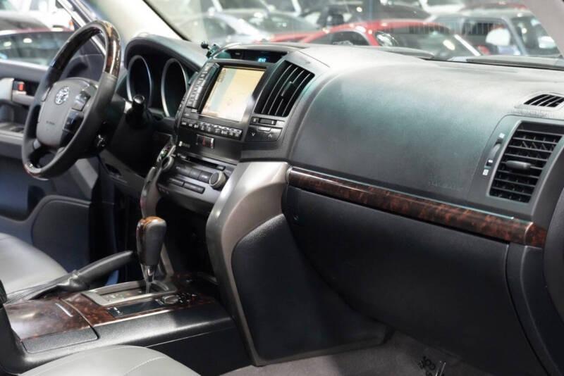2011 Toyota Land Cruiser