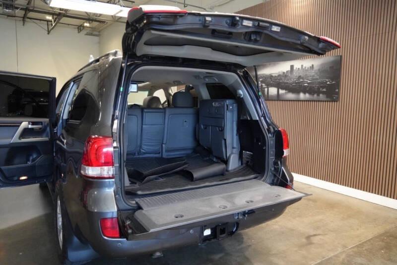 2011 Toyota Land Cruiser