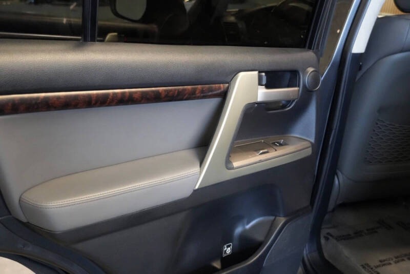 2011 Toyota Land Cruiser