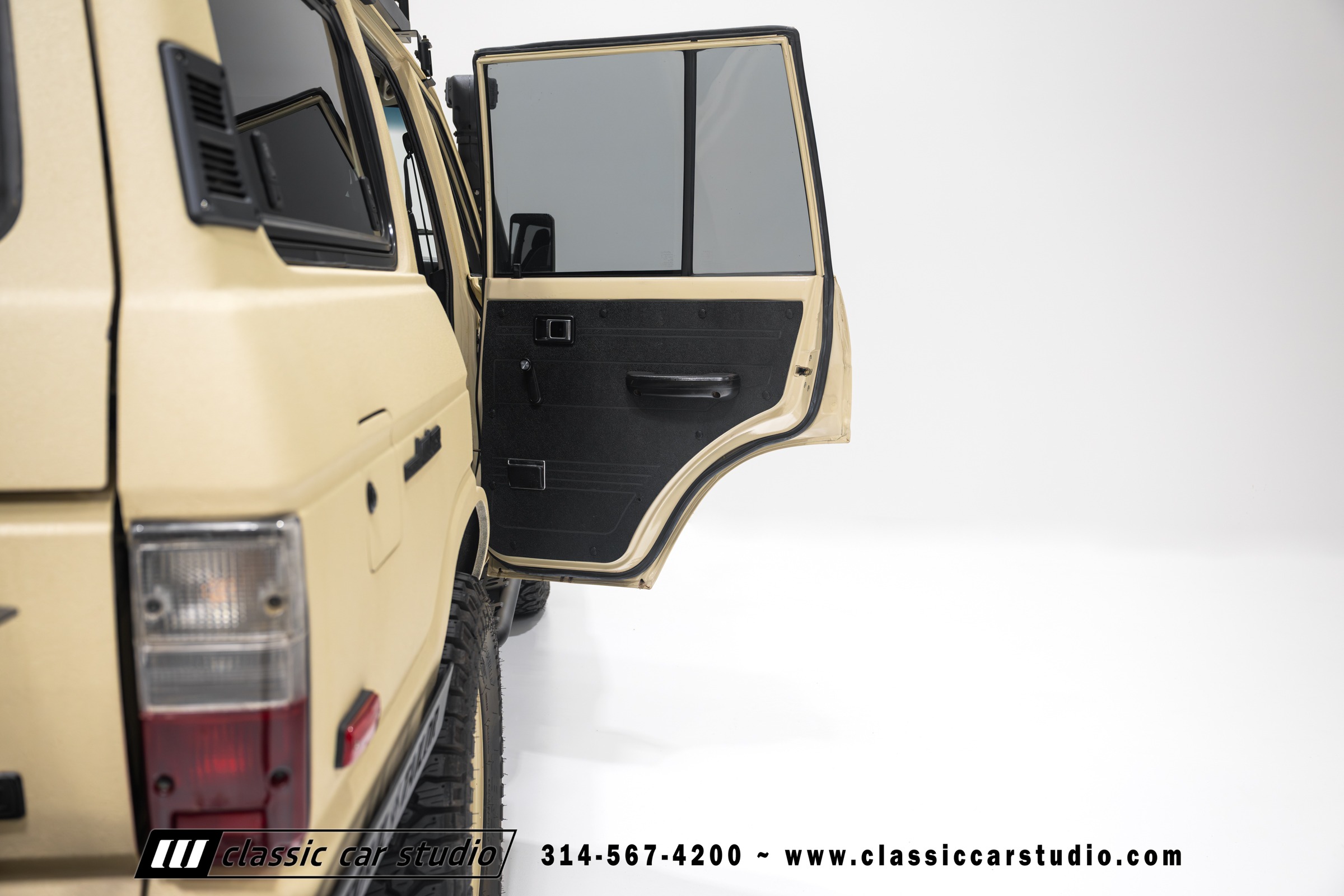 1982 Toyota Land Cruiser FJ60 Restomod