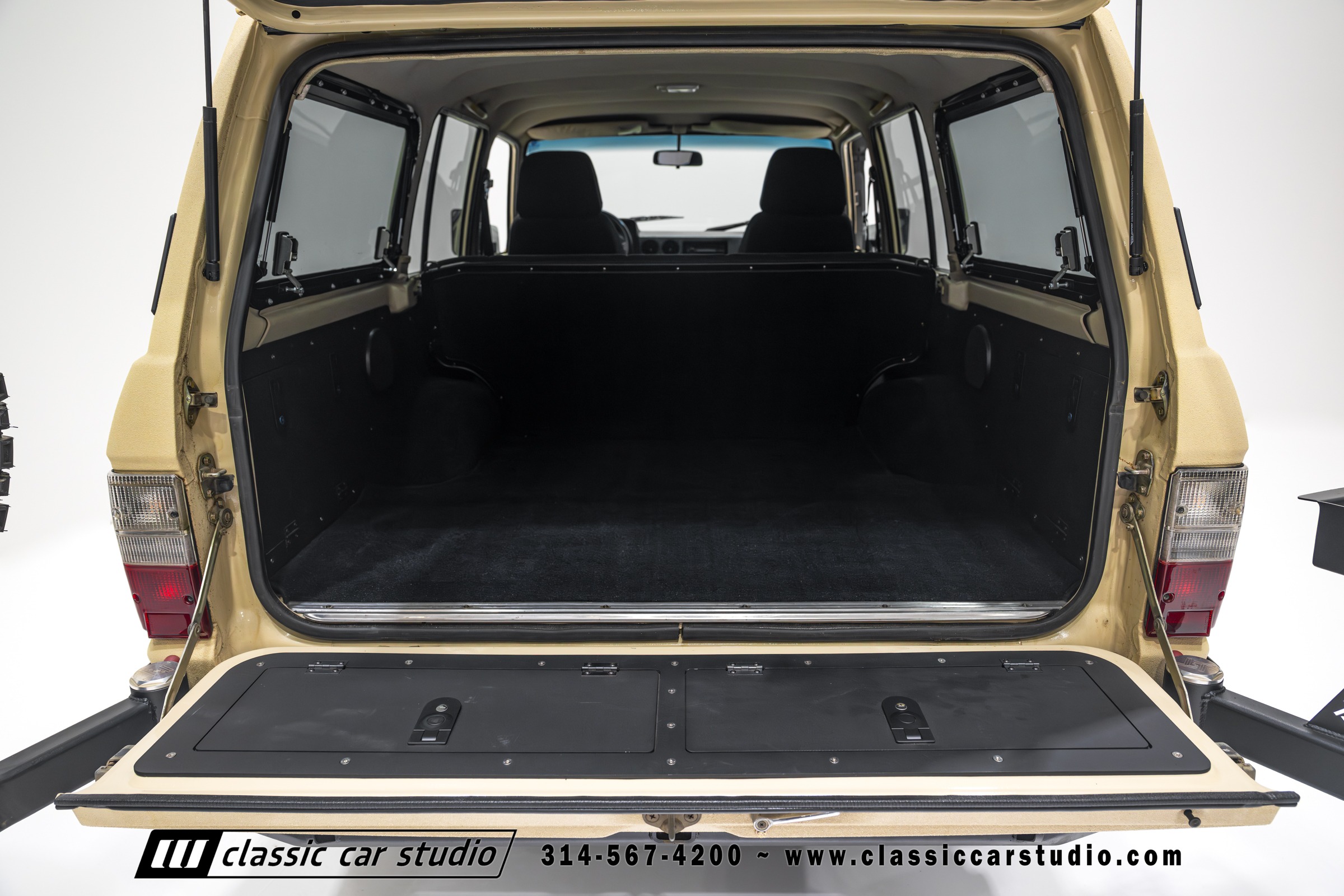 1982 Toyota Land Cruiser FJ60 Restomod
