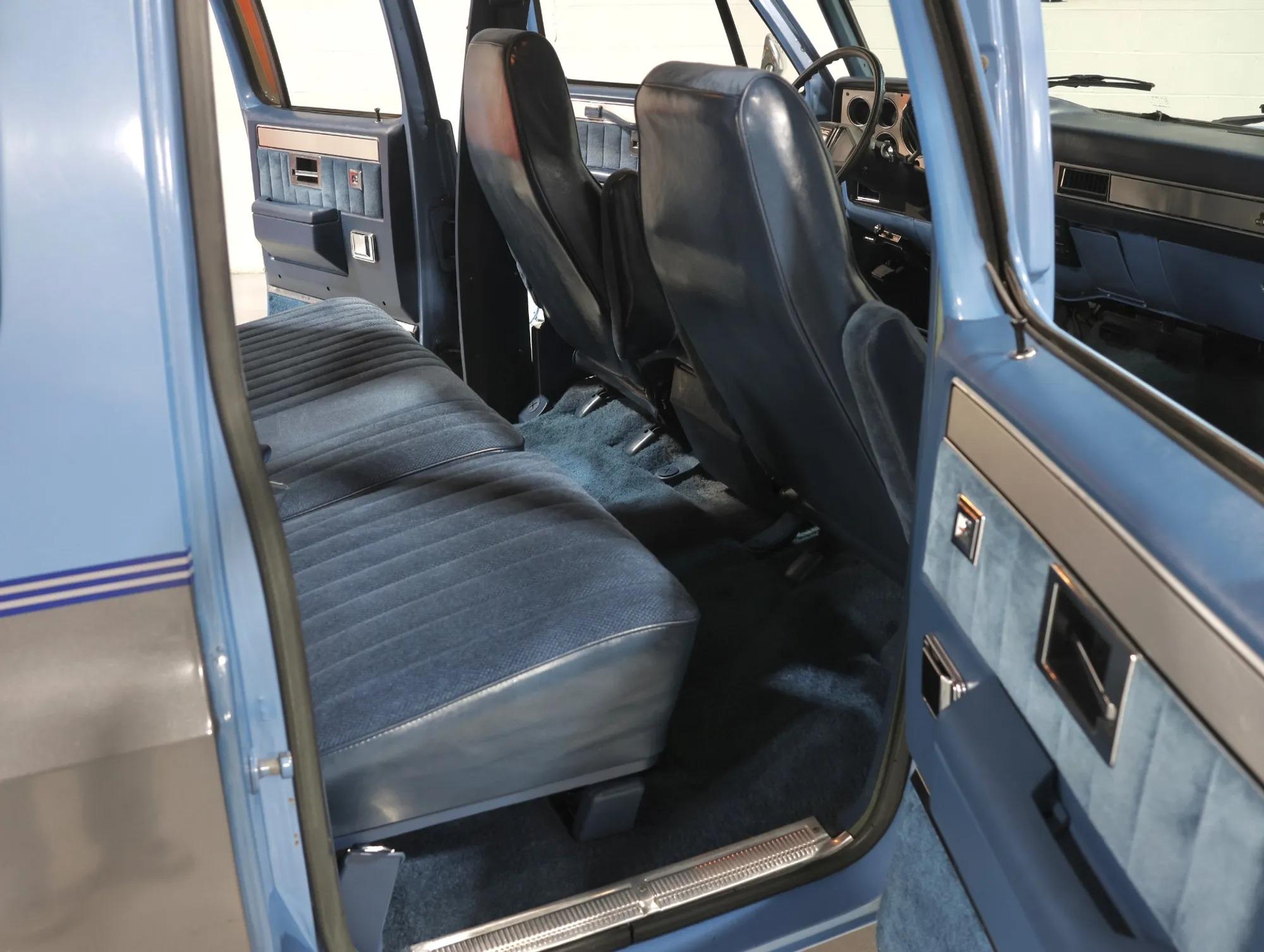 1987 GMC Suburban R1500
