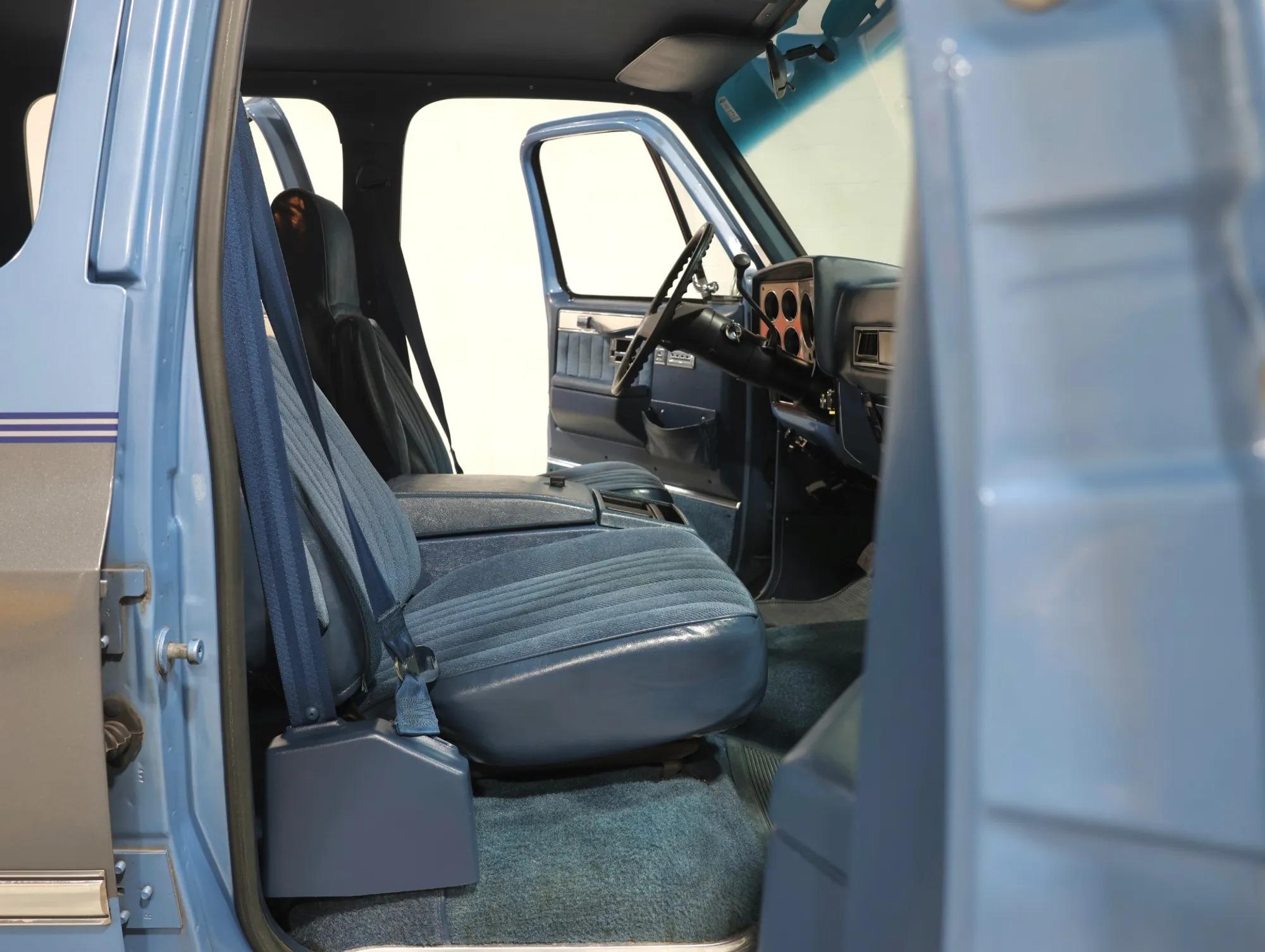 1987 GMC Suburban R1500
