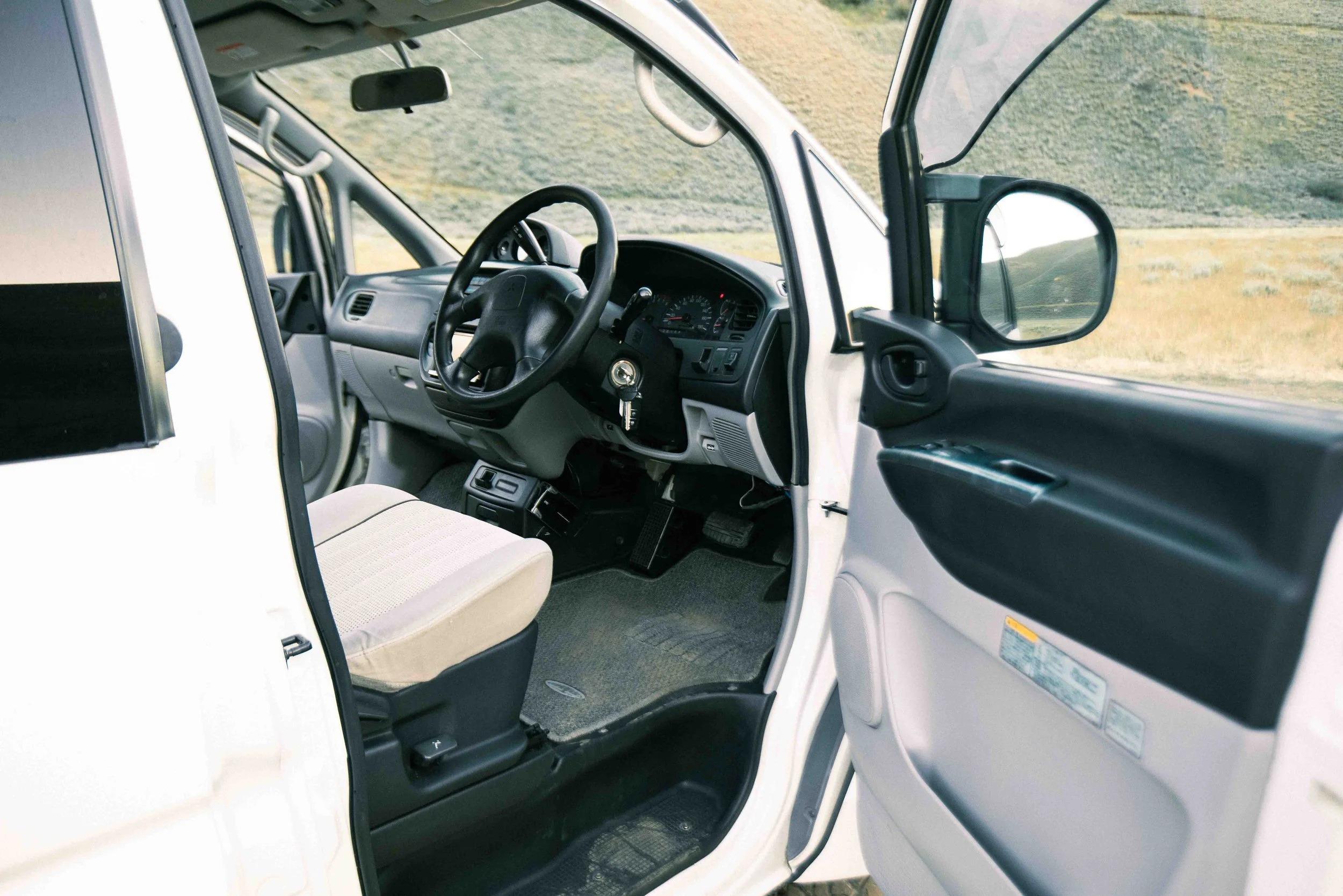 2000 Mitsubishi Delica L400 Space Gear Chamonix
