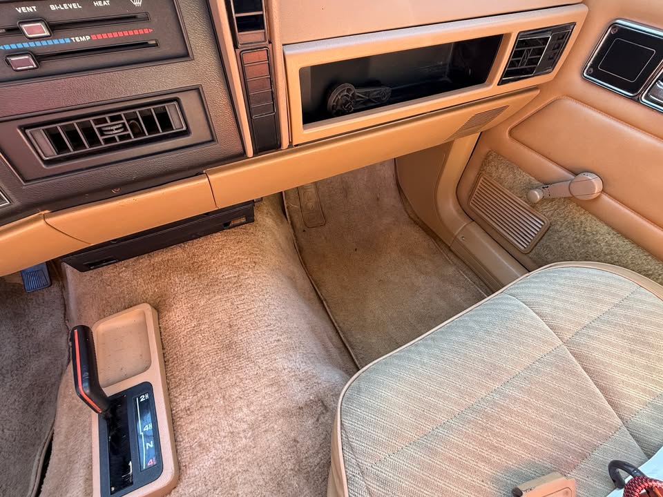 1988 Jeep Comanche Pioneer Olympic Edition