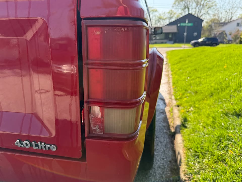 1988 Jeep Comanche Pioneer Olympic Edition - 5