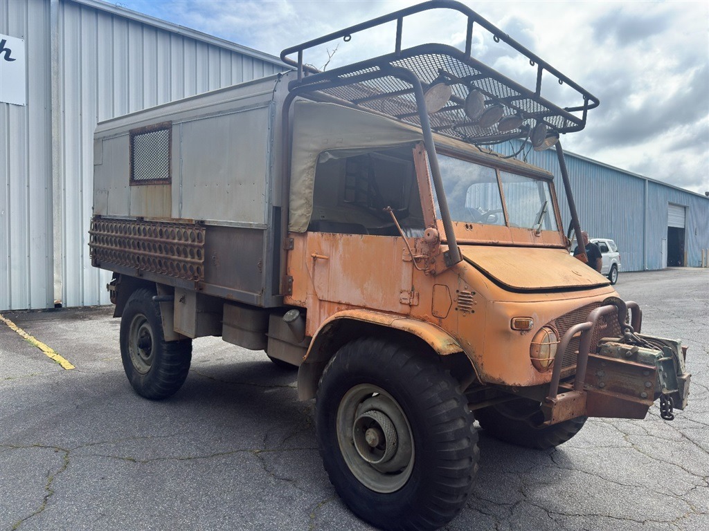  Mercedes-Benz Unimog